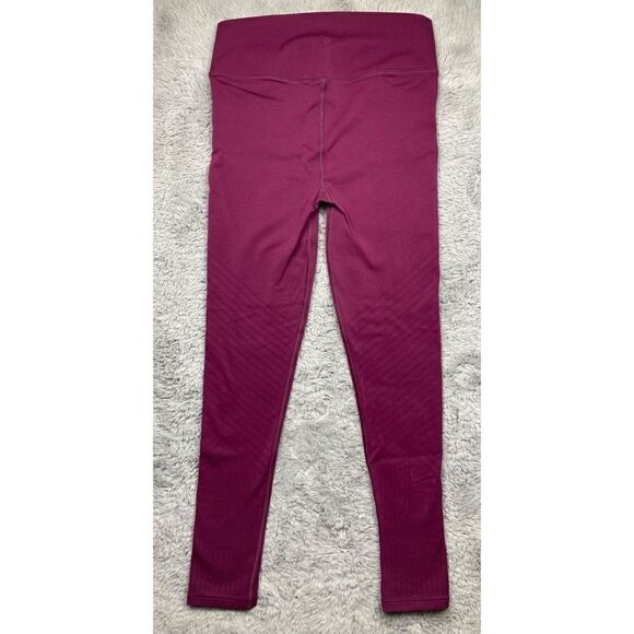 Lululemon reveal tight mesh stripes in the color marvel - Picture 7 of 9